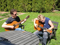 Två gitarrspelare